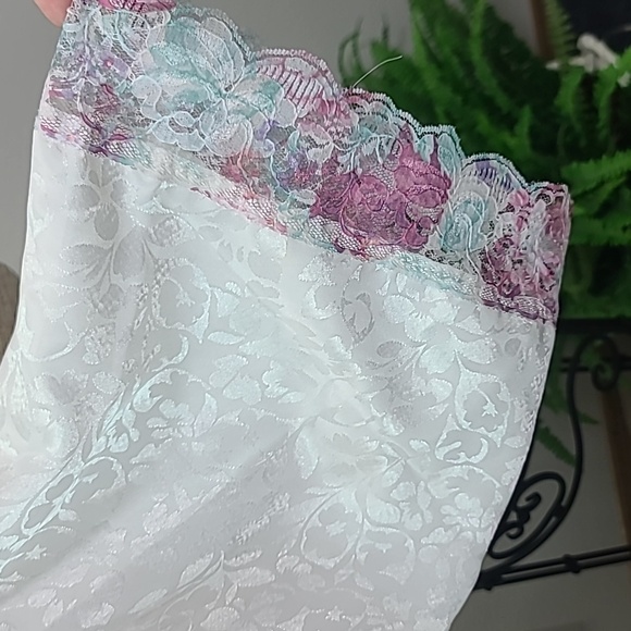 Wendy Ann 2 Piece Set Elegant Cream Floral Women's Robe With Nightgown - Picture 4 of 15